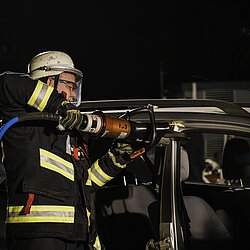 Schneiden der B-Säule mit Spreizer